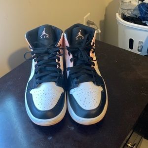 “Crimson tint” Jordan 1 high (worn once) Size 13 with box